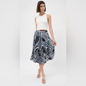 Twinset Milano Pleated Midi Skirt Blue & White Graphic Print Size 42 (US 8–10)